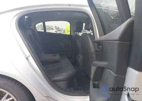 2017 Jaguar Xe z USA, uszkodzony, nr VIN SAJAD4BG7HA961082